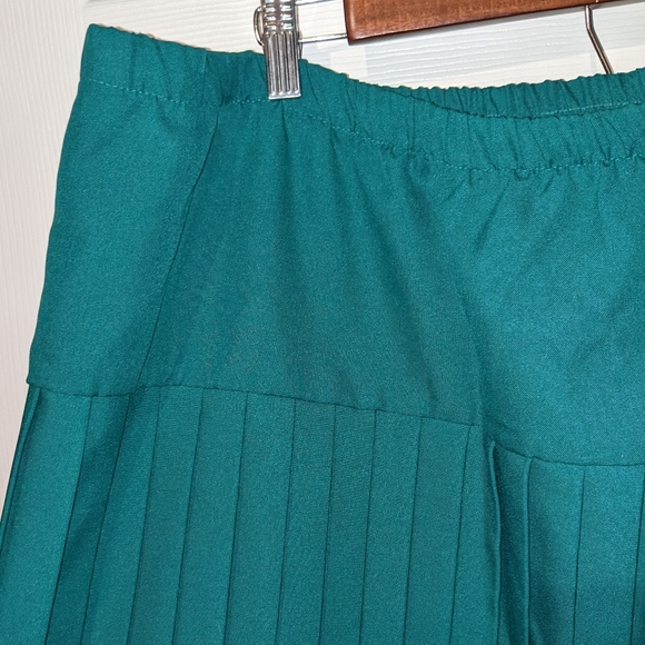 Plus Size Vintage Pleated Schoolgirl Skirt - Picture 5 of 8